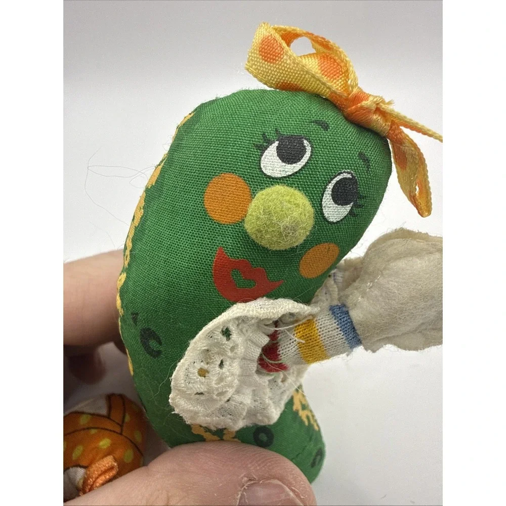 Vintage 1983 Amtoy Mrs. Fickle Pickle American Greetings Plush Toy Cucumber